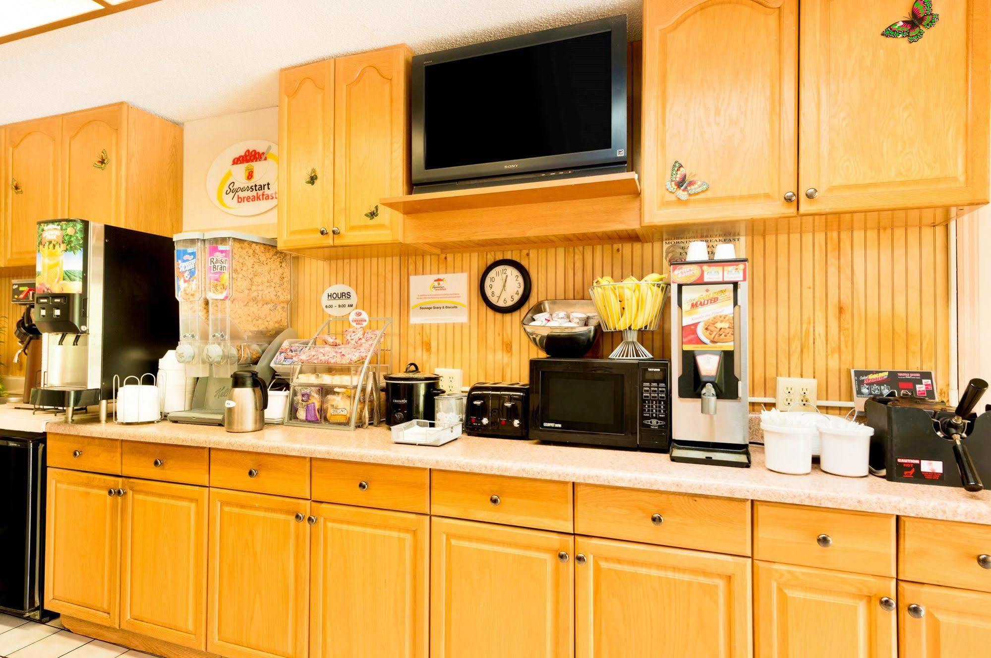 Americas Best Value Inn Darien Exterior photo