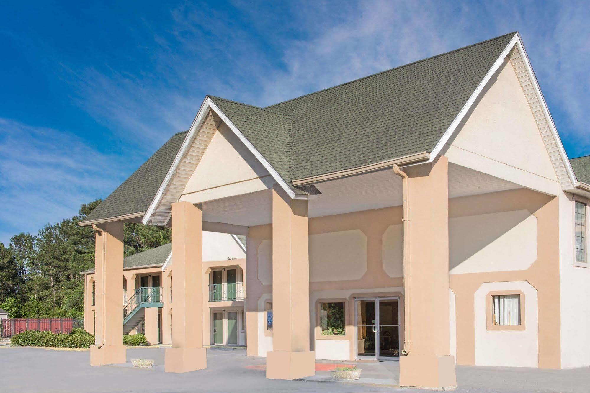 Americas Best Value Inn Darien Exterior photo